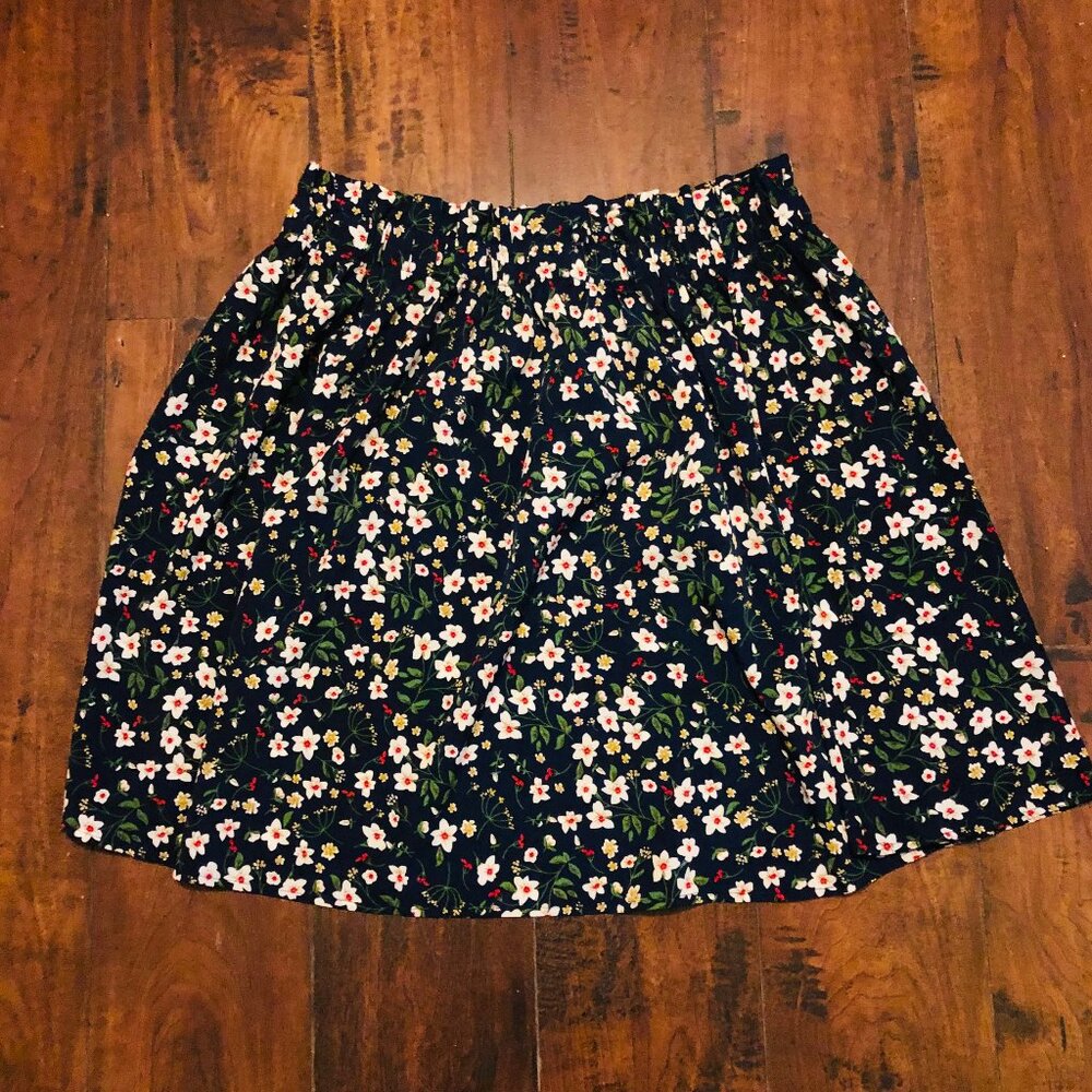 NWOT NAVY FLORAL SKIRT